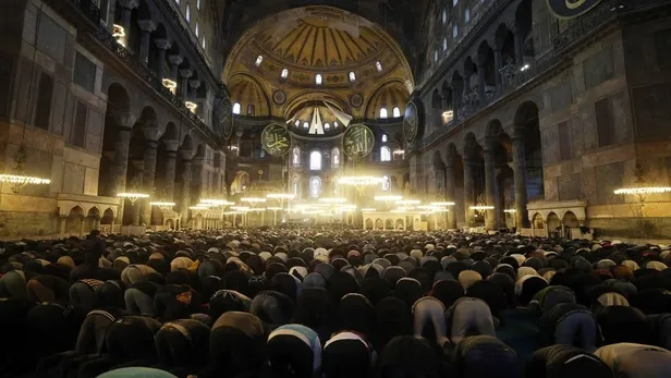 Bayram Namazı Nasıl Kılınır? Bayram Namazı Niyeti Nasıl Edilir? İşte Adım Adım Bayram Namazı Rehberi