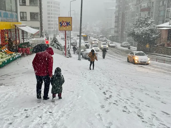 meteorolojiden-istanbul-ve-bircok-il-icin-flas-uyari-istanbulda-kar-yagisi-devam-edecek-mi-23-aralik-istanbul-ankara-izmir-hava-durumu-1640233081863.jpg Meteoroloji'den İstanbul ve birçok il için flaş uyarı! İstanbul'da kar yağışı devam edecek mi? 23 Aralık İstanbul, Ankara, İzmir hava durumu - 10