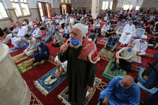 Gazze'de Kovid-19 nedeniyle iki ay aradan sonra cuma namazı kılındı - 1