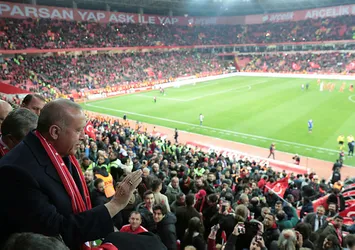 Başkan Erdoğan Eskişehir'de taraftarların ricasını kırmadı