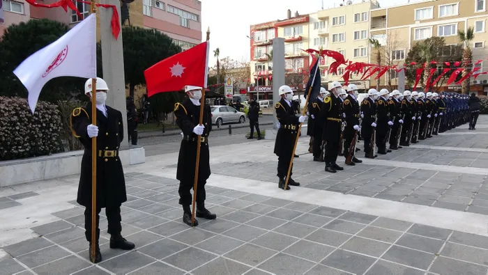 Son dakika: Çanakkale Deniz Zaferi'nin 107'nci yılı! Başkan Erdoğan'dan Şehitler Abidesi'ndeki törende önemli açıklamalar - 8