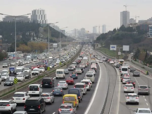 Son dakika: Sokağa çıkma kısıtlamasına saatler kala İstanbul'da trafik yoğunluğu başladı - 1