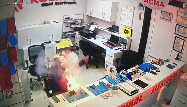 cep-telefonu-bataryasi-bomba-gibi-patladi-1579719124737.jpg Cep telefonu bataryası bomba gibi patladı - 2