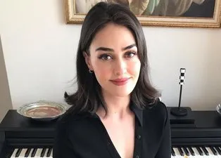 Esra Bilgiç’ten aşk bombası! Ünlü fenomen Reynmen’le sarmaş dolaş yakalandı