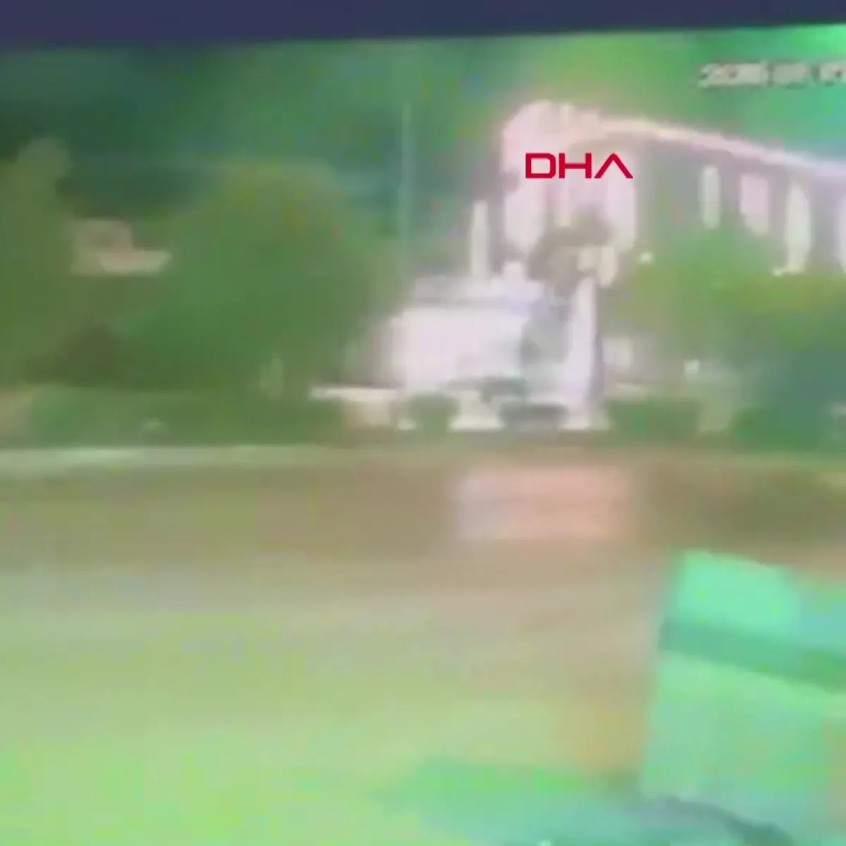Park halindeki Otomobillerin Sürücüsü Yaralandı: Bursa'daki Kaza Anı