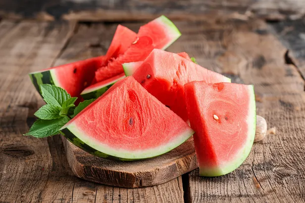 karpuz-zehirlemesi-olur-mu-belirtileri-neler-bozuk-karpuz-nasil-anlasilir-1753007281790.jpg A Haber Foto Arşiv