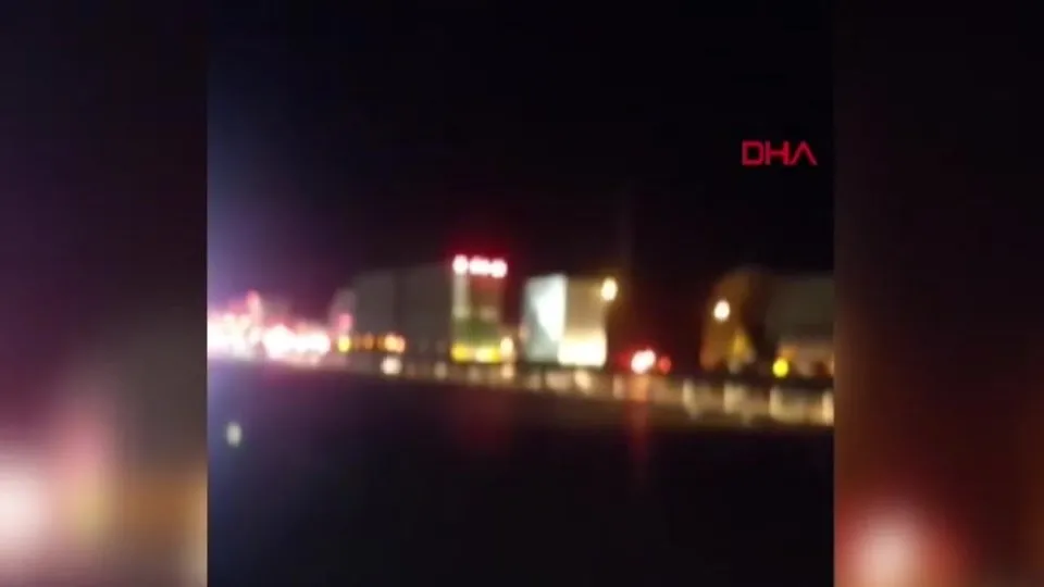Sakarya’daki yangın nedeniyle D-650 karayolu trafiğe kapatıldı