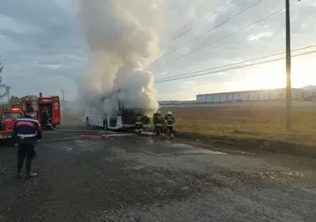 Tekirdağ’da işçi servisi alev alev yandı