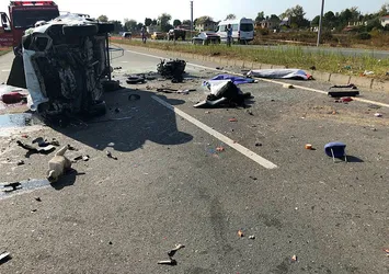 Sakarya'da trafik kazası: 8 ölü