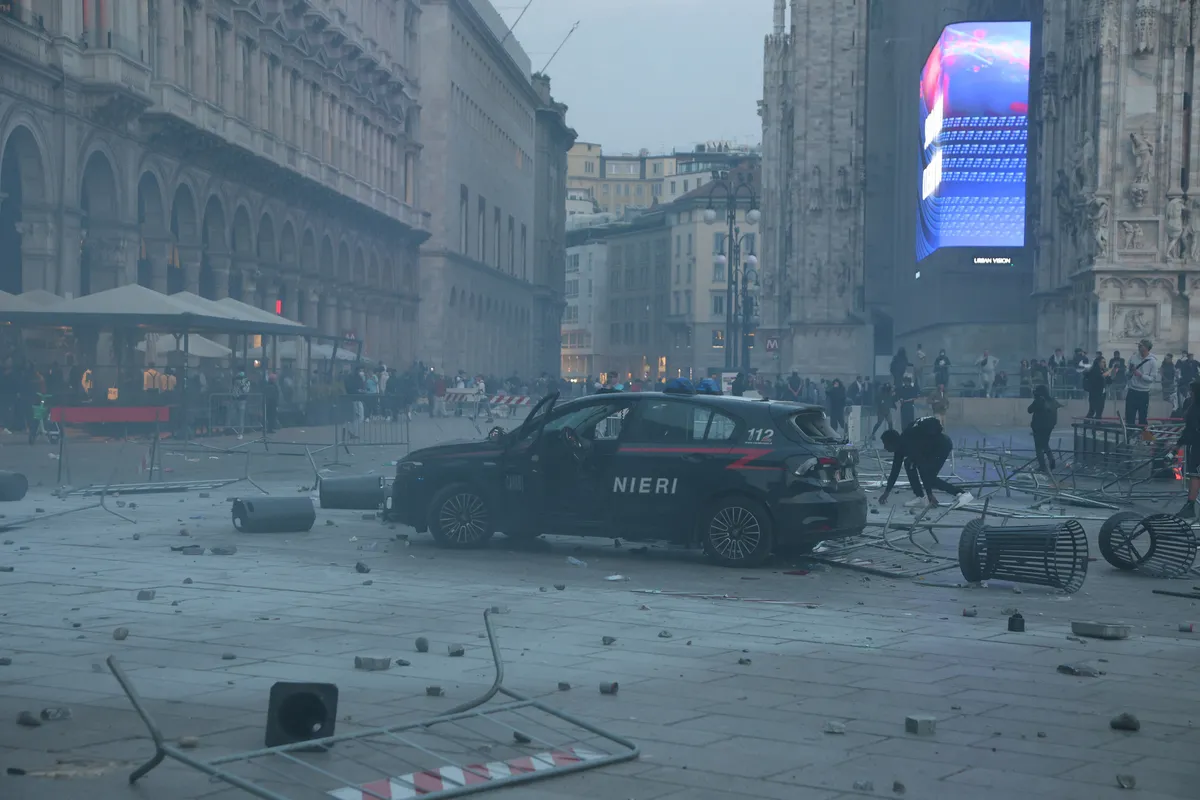 avrupada-protesto-dalgasi-buyuyor-1792340387035.jpg Paris'ten Roma'ya büyük kaos! Avrupa'da krizin faturası sokaklara yansıdı - 4
