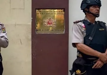 'Arakan' için Myanmar Büyükelçiliğini yaktılar