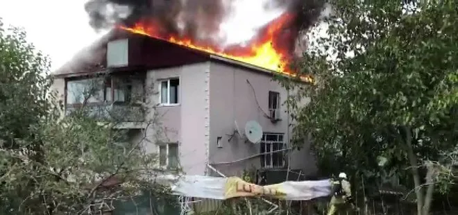 Son dakika: Üsküdar’da binanın çatısı alev alev yandı