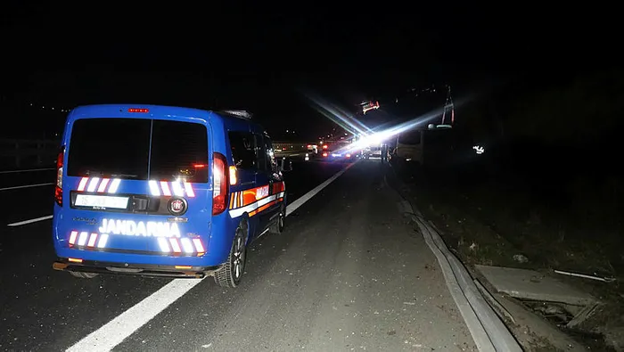 Bursa'da yolcu otobüsü yoldan çıktı: 4 kişi yaralandı - 6