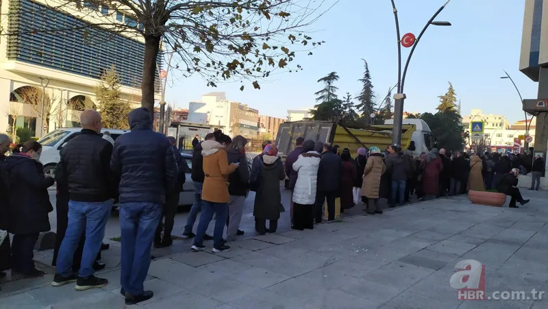 Başkan Erdoğan'ın müjdesi sonrası akın ettiler! SGK'larda EYT yoğunluğu | Milyonların emeklilik sevinci 5