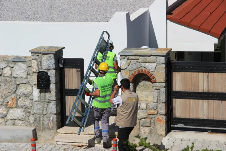 Yılmaz Özdil’in kaçak villasında yıkım başladı! İşte ilk kareler...