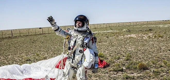 Uzaydan dünyaya atlayarak tarihe geçmişti! Yamaç paraşütünde hayatını kaybetti