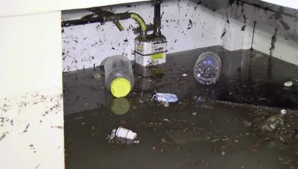 Evini su basan vatandaştan İBB’ye sert tepki: İSKİ ve belediye çalışmıyor herkes şikayetçi