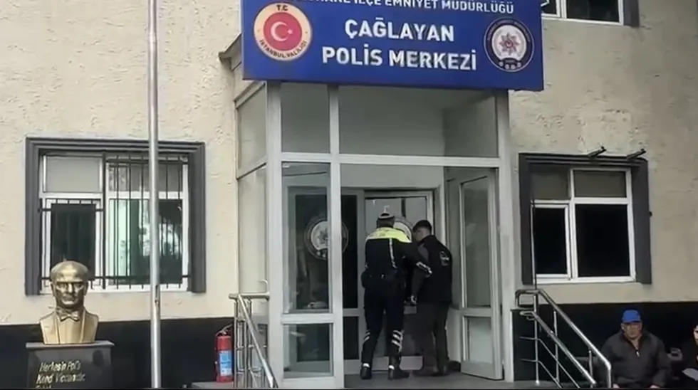 Kağıthane'de düğün konvoyunda motosikletle trafiği kapatıp patinaj çekti; 136 bin lira ceza kesildi - 1