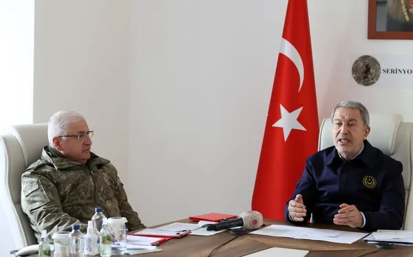 Son dakika: "Asker kışladan geç çıkarıldı" iddiası | Milli Savunma Bakanı Hulusi Akar: TSK ilk andan itibaren millete koşmuştur - 4