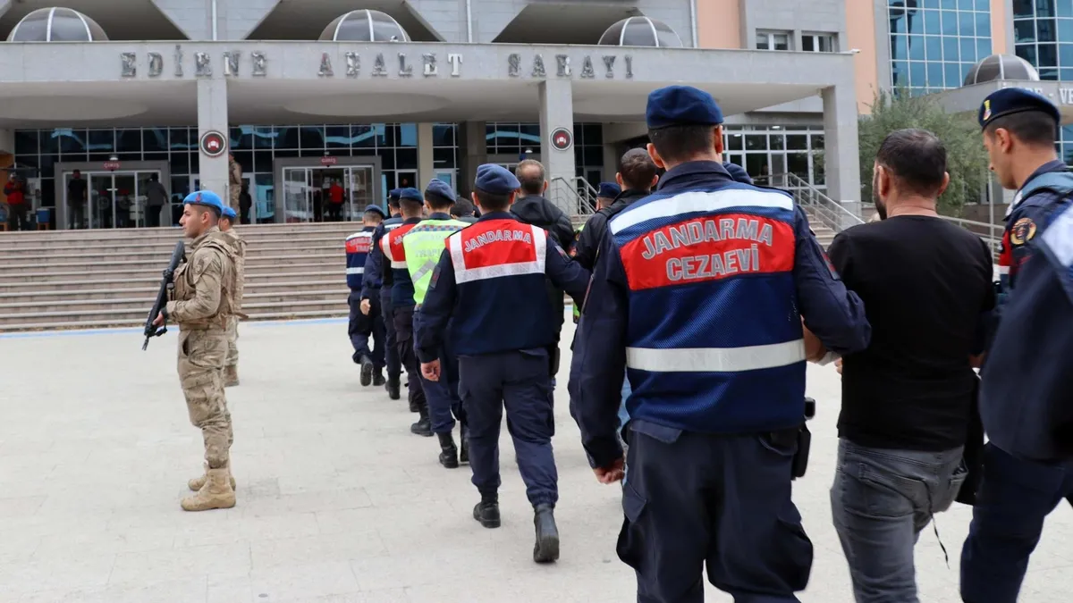 Edirne'de yurt dışına kaçmaya çalışan 16 terör örgütü üyesi yakalandı