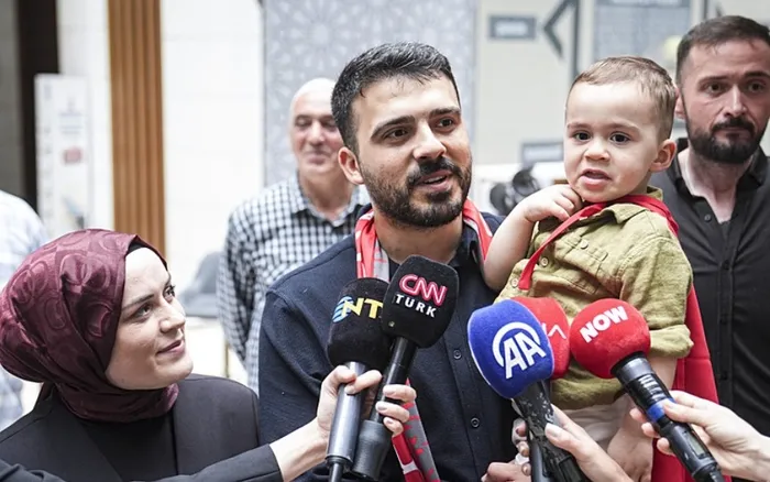 babasi-sosyal-medyadan-cagri-yapmisti-balonlar-gokyuzune-kanseri-yenen-ali-asaf-icin-birakildi-1748190762769.jpg Fotoğraf- AA