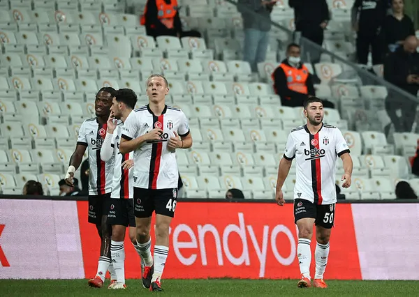 besiktas-2-sivasspor-1-mac-sonucu-kara-kartal-guven-yalcinin-golleriyle-kazandi-1633198023626.jpg Beşiktaş: 2 - Sivasspor: 1 MAÇ SONUCU | Kara Kartal Güven Yalçın'ın golleriyle kazandı - 1