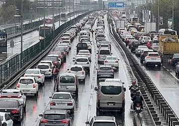 İstanbul'da yağış sonrası trafik kilitlendi! Yola çıkacaklar dikkat: Yüzde 80'i gördü