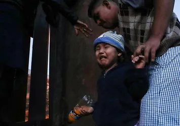 ABD göçmen bebekleri bile gözaltında tuttu