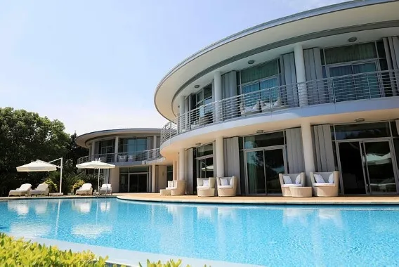 Antalya’da lüks villada mesafeli tatilin geceliği 10 bin euro - 1