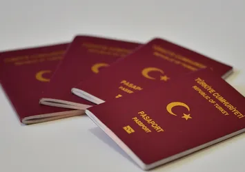 Pasaportlara girişi çıkış mührü vurulacak