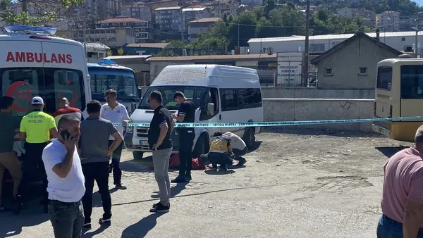 zonguldakta-feci-son-90-yasindaki-adam-dolmusun-altinda-kaldi-1662715318772.jpg Zonguldak’ta feci son! 90 yaşındaki adam dolmuşun altında kaldı - 1