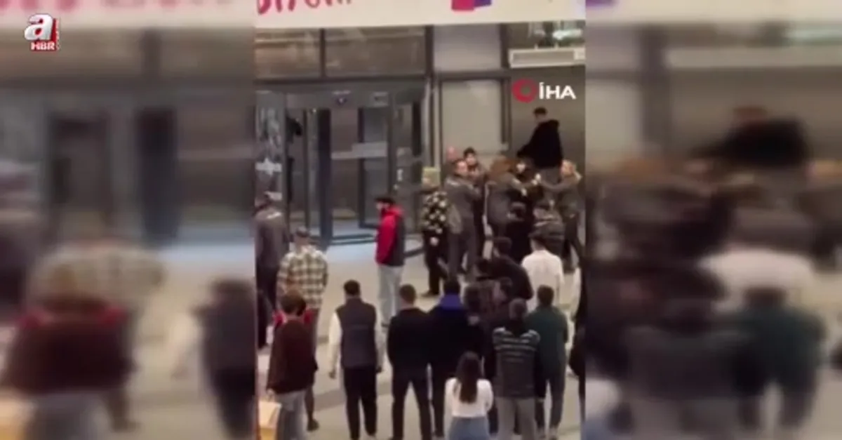 AVM'de bıçaklı kavga
