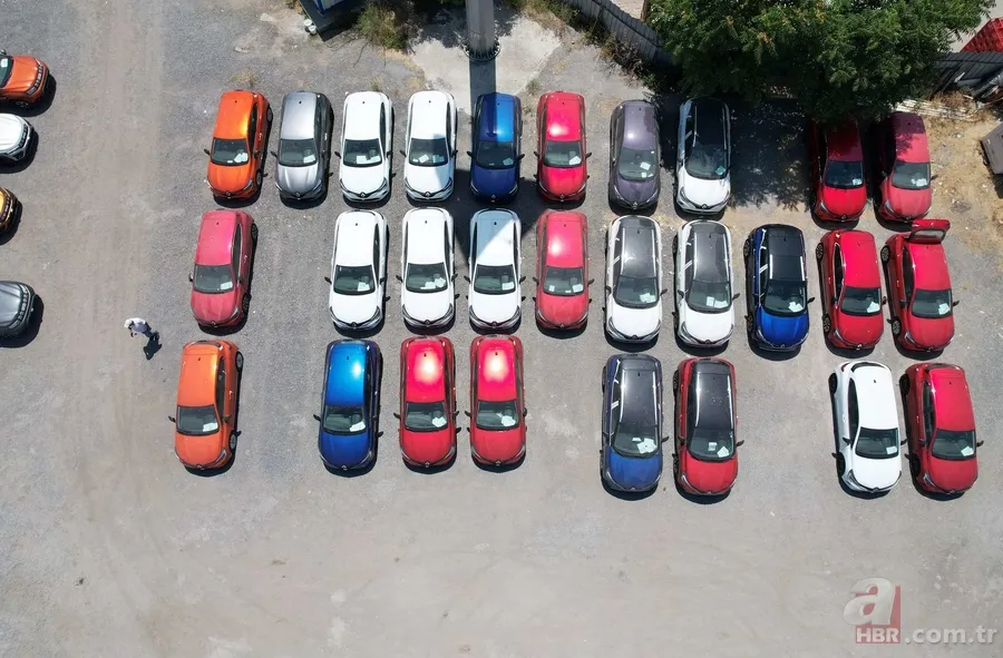 İstanbul'da sıfır otomobil sorunu yaşanırken çileden çıkaran görüntüler! Stok araçlar böyle bekletiliyor 3