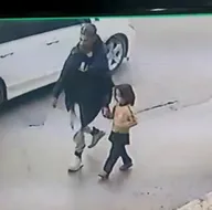 Sokak ortasında kaçırılan kız çocuğu her yerde aranıyor!