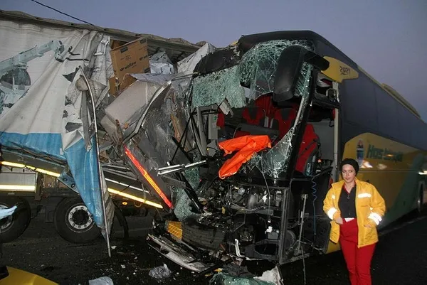 1689736779468.jpeg Elazığ'da yolcu otobüsü tıra çarptı! 1 ölü, 32 yaralı - 2
