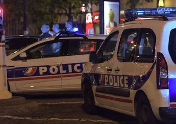 Fransa'da Türklerin evini uzun uzun namlulu silahlarla bastılar