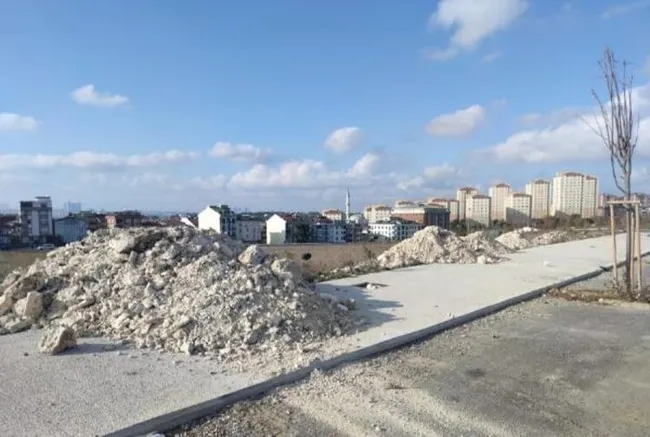 Sağlık çalışanı nöbetten dönerken fark edip kaçak döküm yapan hafriyat kamyonunu yakalattı - 4