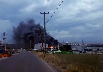 Kocaeli Gebze'de fabrikada korkutan yangın!