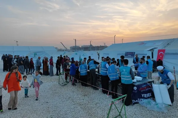 Türkiye Diyanet Vakfı deprem bölgelerinde yaraları sarıyor! Lojistik merkezler depremzedeler için seferber oldu