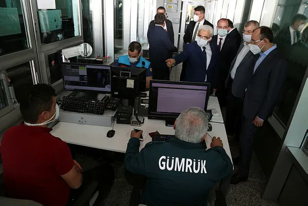 Ticaret Bakanı Mehmet Muş Sarp Sınır Kapısı’nda incelemelerde bulundu: 2022 ve 2023’e doğru...