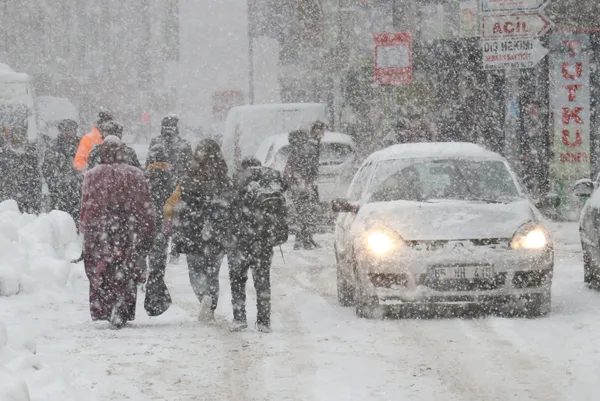 meteorolojiden-kar-ve-saganak-yagisi-uyarisi-sicakliklar-12-derece-dusuyor-25-ekim-istanbul-izmir-ankara-hava-durumu-1635135612364.jpg Meteorolojiden kar ve sağanak yağışı uyarısı! Sıcaklıklar 12 derece düşüyor! 25 Ekim İstanbul, İzmir, Ankara hava durumu - 8