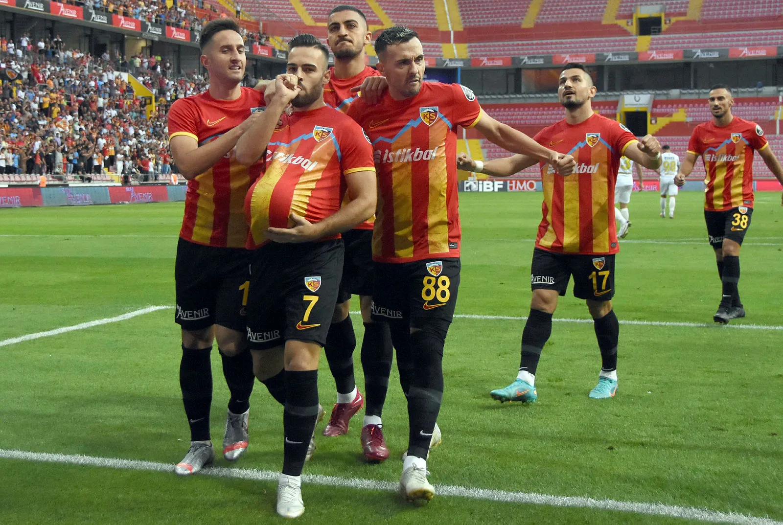 Kayserispor tek golle güldü! Kayserispor 1-0 İstanbulspor (MAÇ SONUCU-ÖZET)