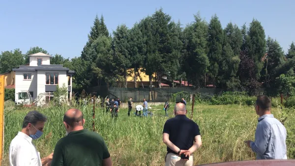 vahseti-kopekler-ortaya-cikardi-cop-poseti-icinde-iki-ceset-bulundu-1625165832284.jpg Vahşeti köpekler ortaya çıkardı! Çöp poşeti içinde iki ceset bulundu - 2