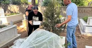 En acı pasta! Kızının mezarı başında...