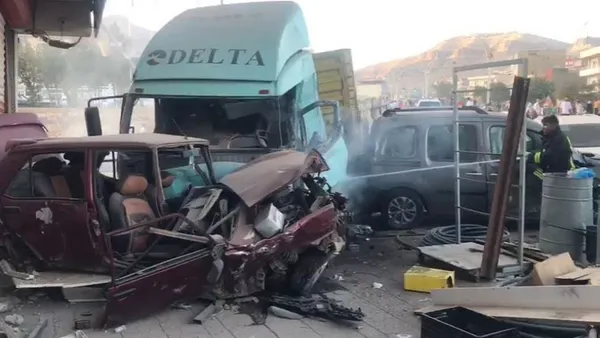 mardinde-20-kisiye-mezar-olan-kazanin-nedeni-belli-oldu-limitin-4-kati-hiz-yapmislar-1664215001890.jpg Mardin'de 20 kişiye mezar olan kazanın nedeni belli oldu: Limitin 4 katı hız yapmışlar! - 5