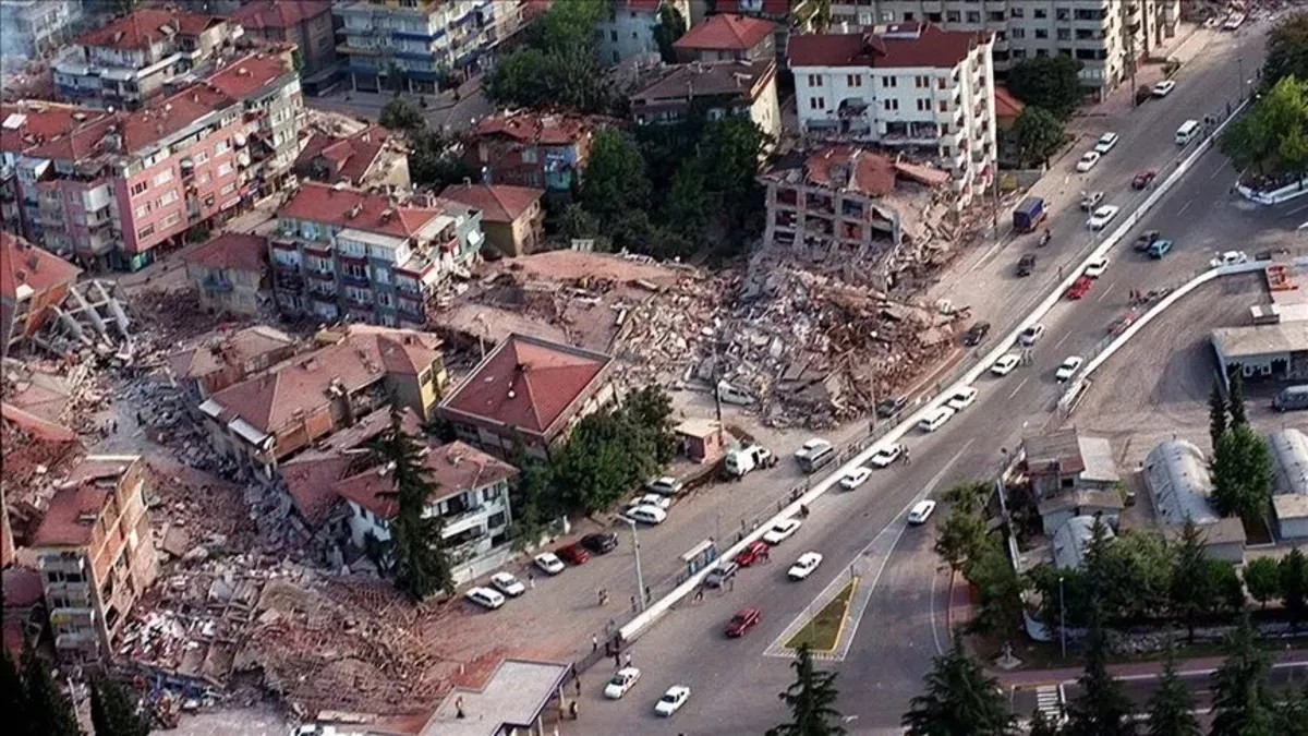 Marmara Depremi'nin 27. yıl dönümü! Deprem şehitleri dualarla yad edildi