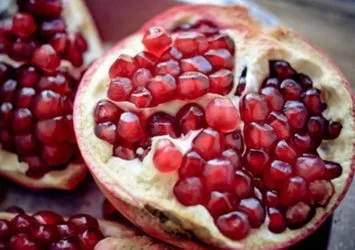 Böyle tüketen yaşadı! Çöpe attığımız nar kabuğunun bilinmeyen faydası...