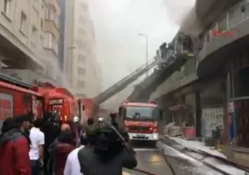 Taksim'de yangın paniği...
