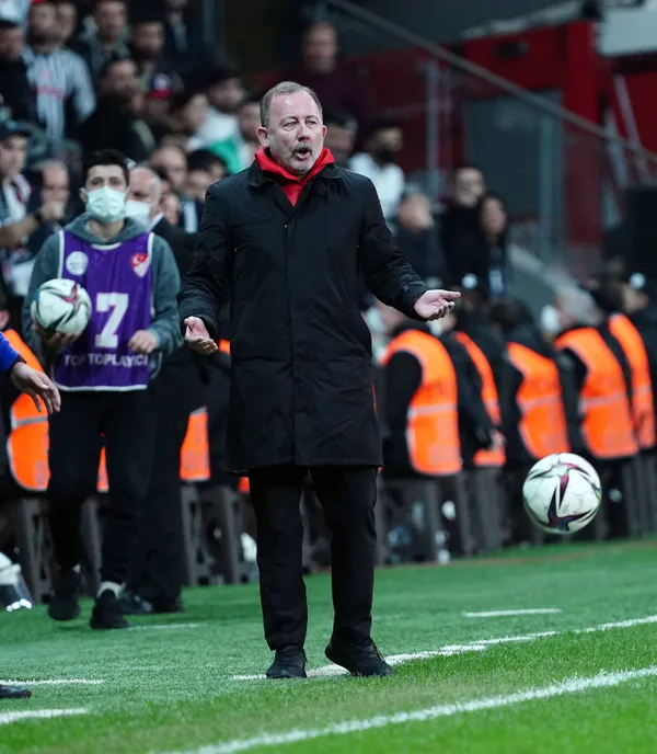 sergen-yalcin-kararini-verdi-istifasini-sunacak-1638091181031.jpg Sergen Yalçın kararını verdi! İstifasını sunacak - 3