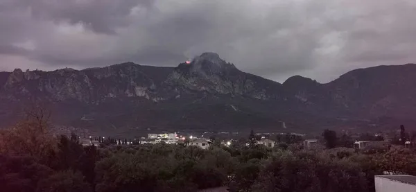 KKTC'de tarihi St. Hilarion Kalesi'nde yangın - 1